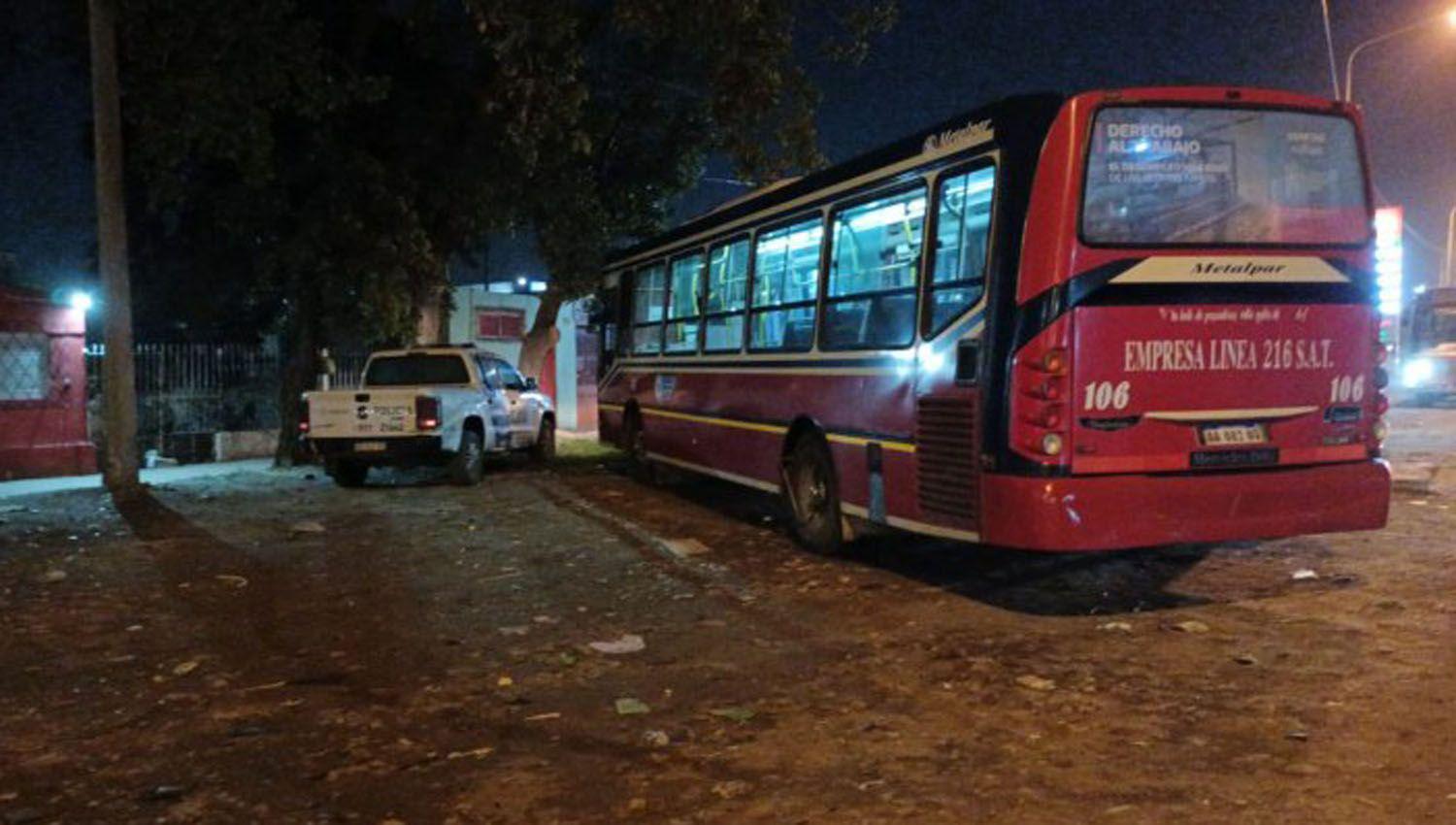 Locura- Noqueoacute de una trompada a un colectivero y provocoacute un accidente