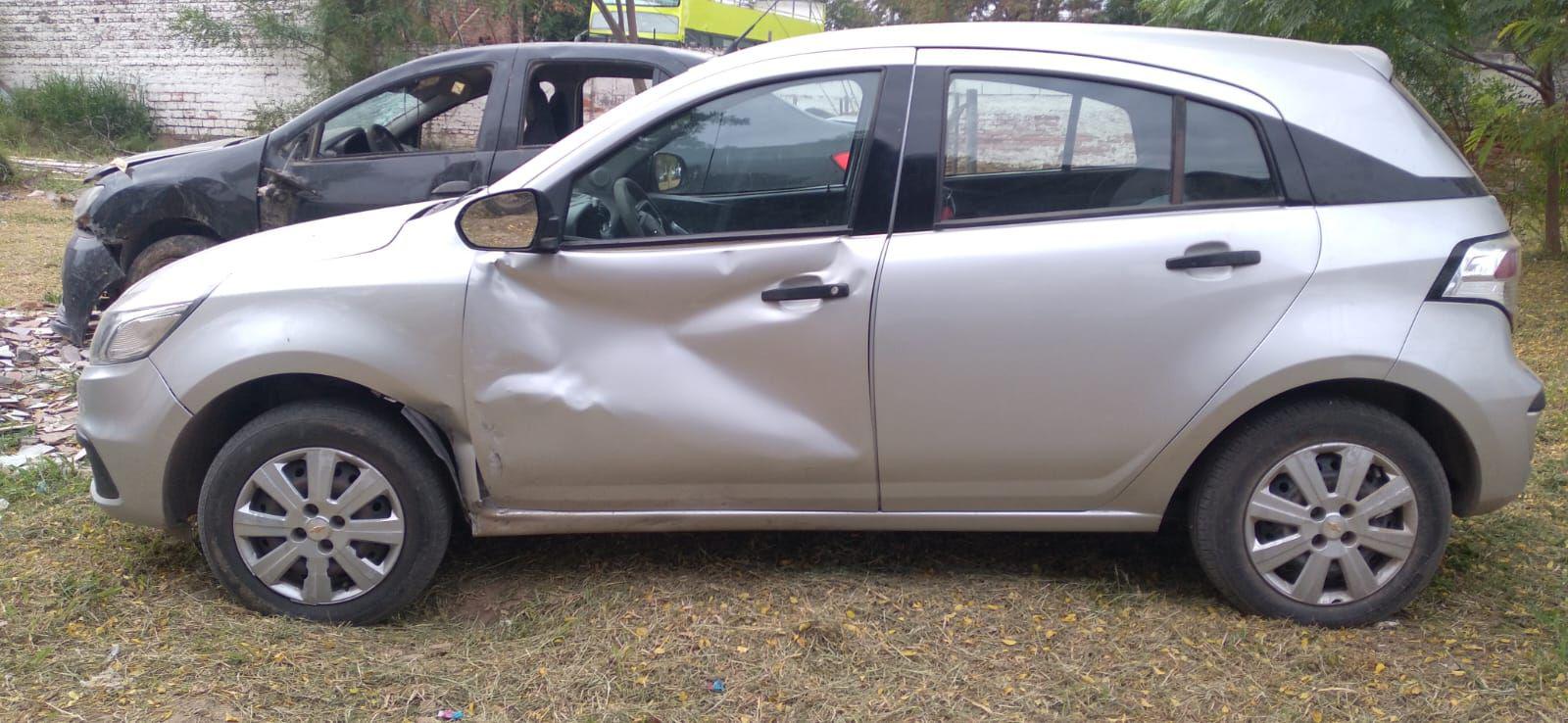 IMPACTO Así quedó el automóvil de la mujer tras el choque de la moto