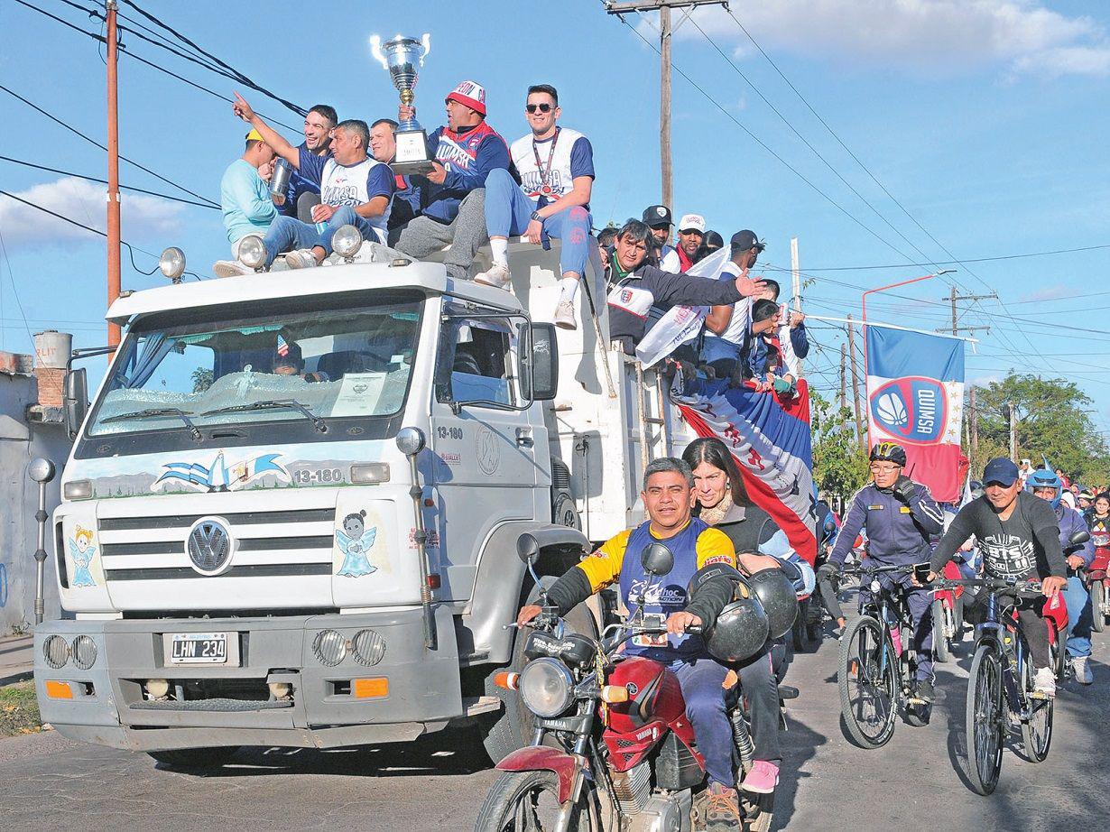 EL CAMPEOacuteN DEL PUEBLO- QUIMSA CELEBROacute POR LAS CALLES A LO GRANDE