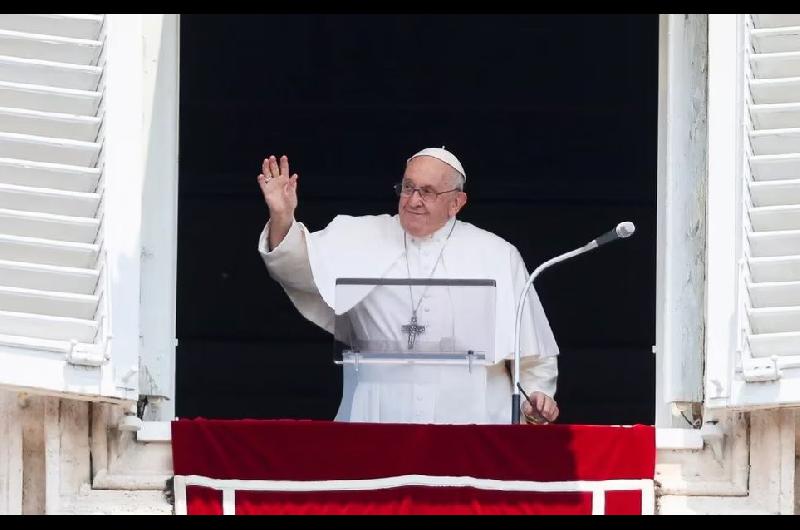 El Papa Francisco reaparecioacute tras su internacioacuten- ldquoEsta cercaniacutea humana y espiritual fue para miacute de gran aliviordquo