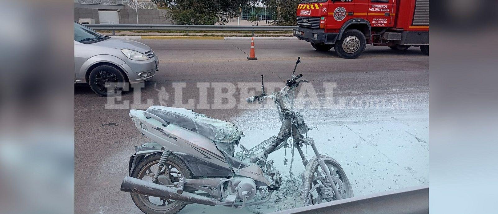 Susto en plena siesta- se prendioacute fuego una moto y un playero evitoacute que pasara a mayores