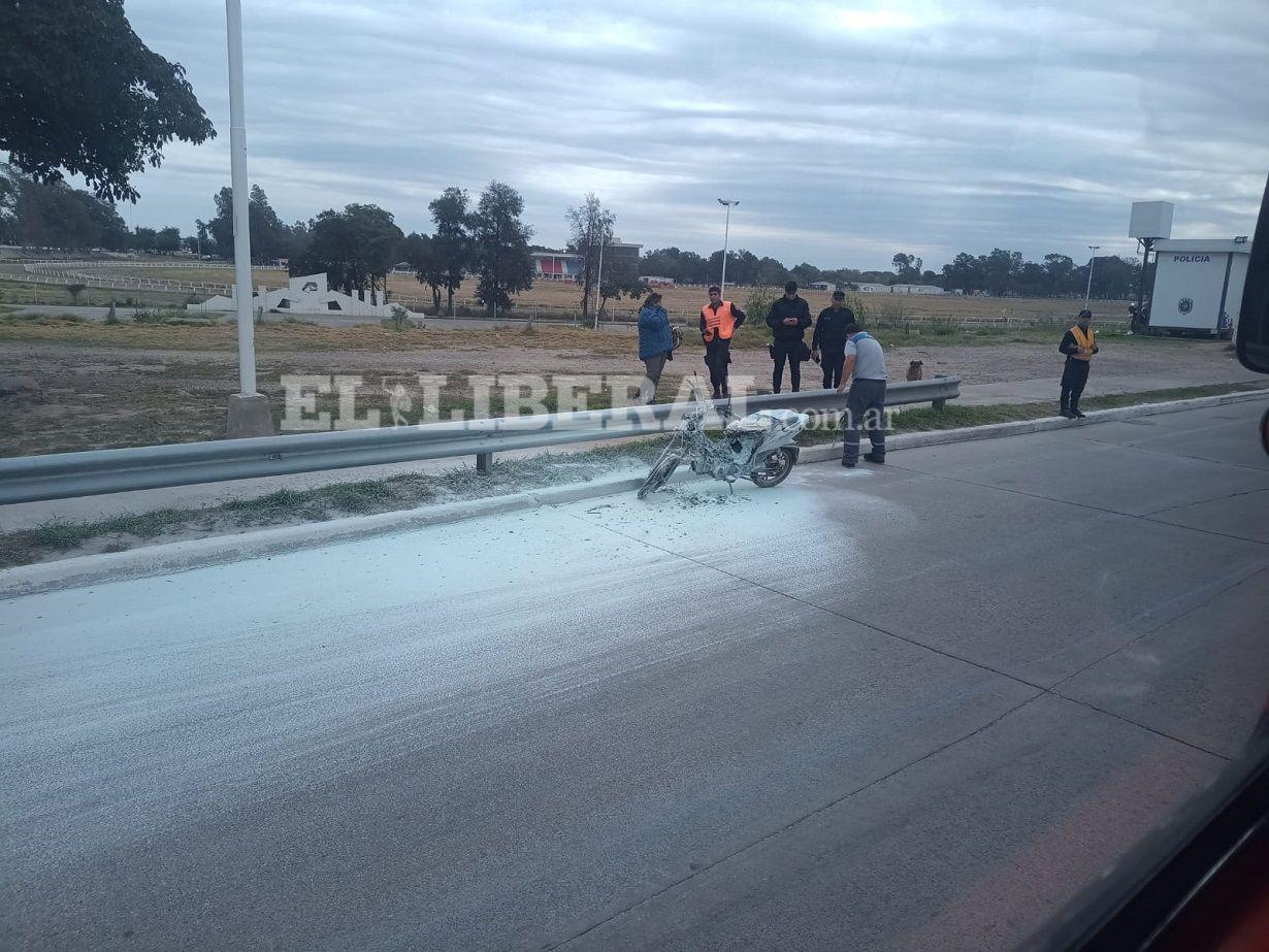 Susto en plena siesta- se prendioacute fuego una moto y un playero evitoacute que pasara a mayores