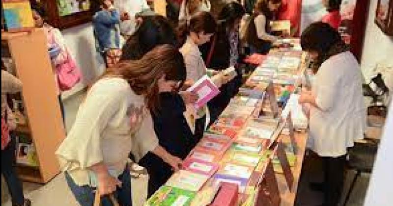 Santiago estaraacute en el Encuentro Nacional de Joacutevenes Escritores