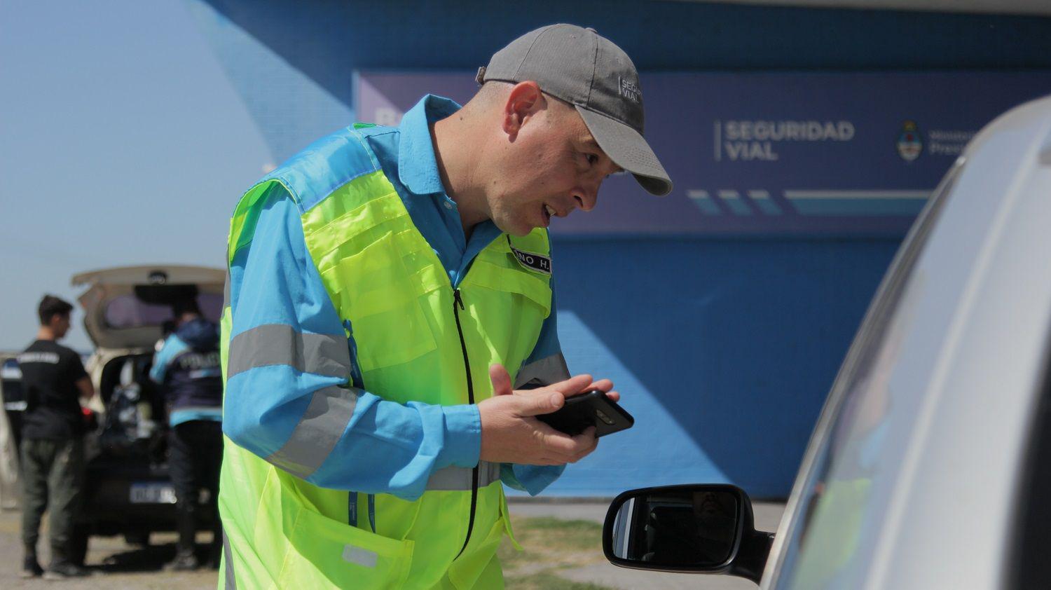 Buscan mediante proyecto de ley que los vehiacuteculos extranjeros con infracciones pendientes no puedan salir del paiacutes