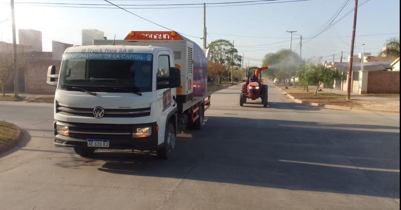 ACCIÓN En la fumigación trabajan cuatro equipos de operarios de manera simultnea en cada jornada