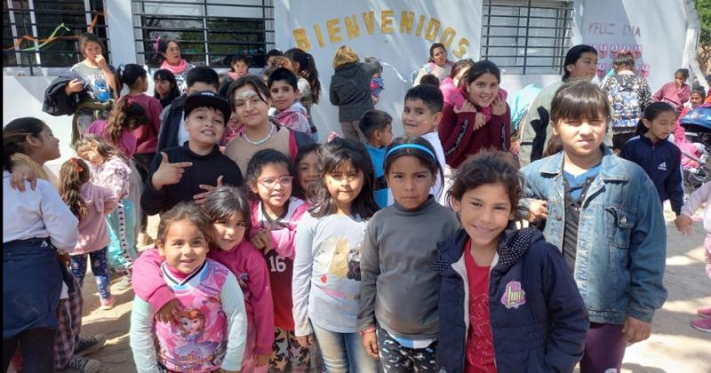 Cientos de chicos disfrutaron de su Fiesta del Diacutea del Nintildeo en el Bordm Parque Aguirre