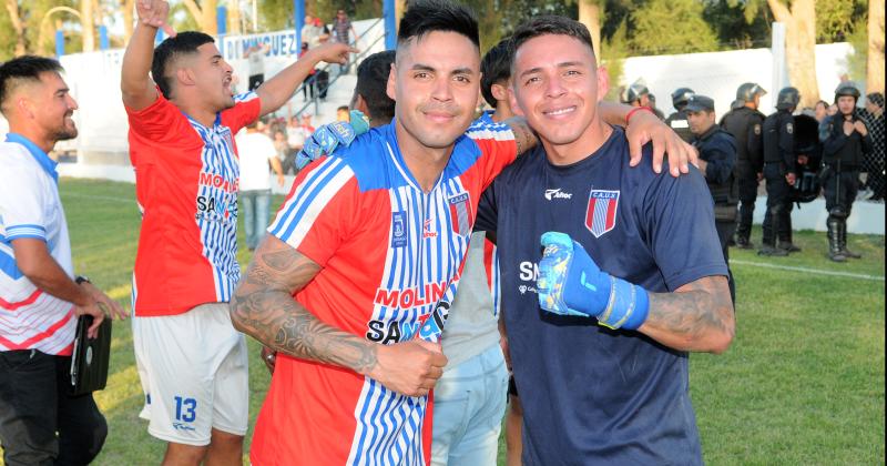 Tarde heroica de Unioacuten Santiago para pegar el grito de campeoacuten ante Veacutelez