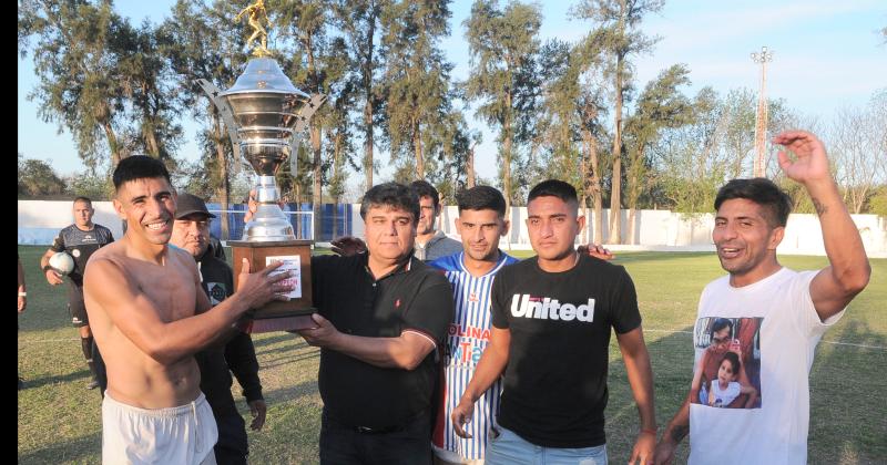 Tarde heroica de Unioacuten Santiago para pegar el grito de campeoacuten ante Veacutelez