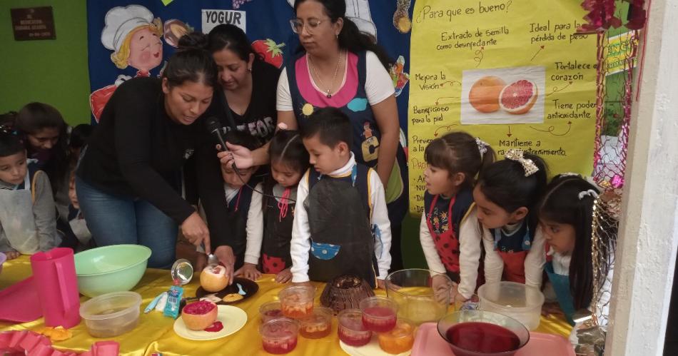 Los nintildeos del Jardiacuten Municipal Cielito Miacuteo tuvieron su Feria de Ciencias