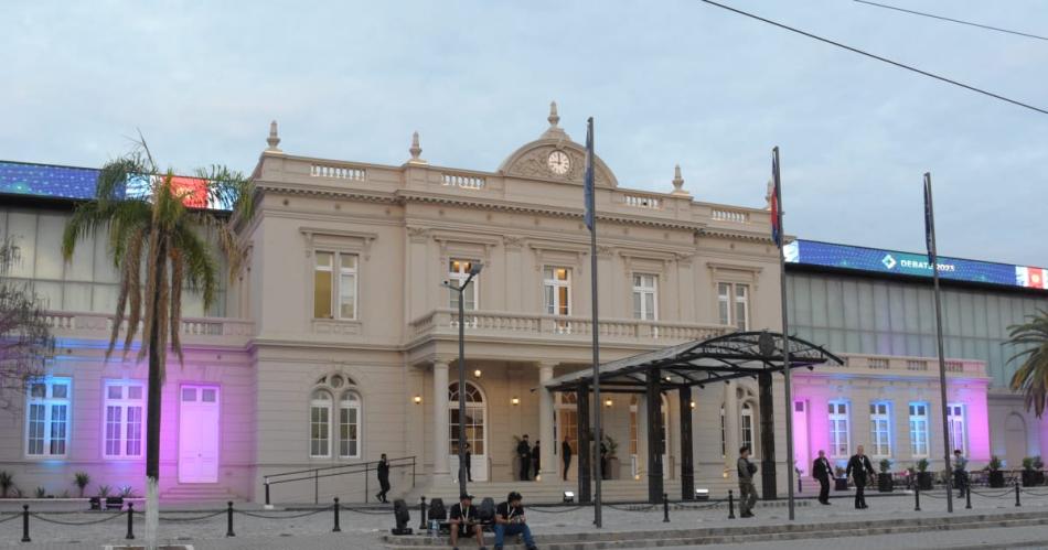 Primer capiacutetulo del Debate Presidencial 2023 hoy en el Foacuterum