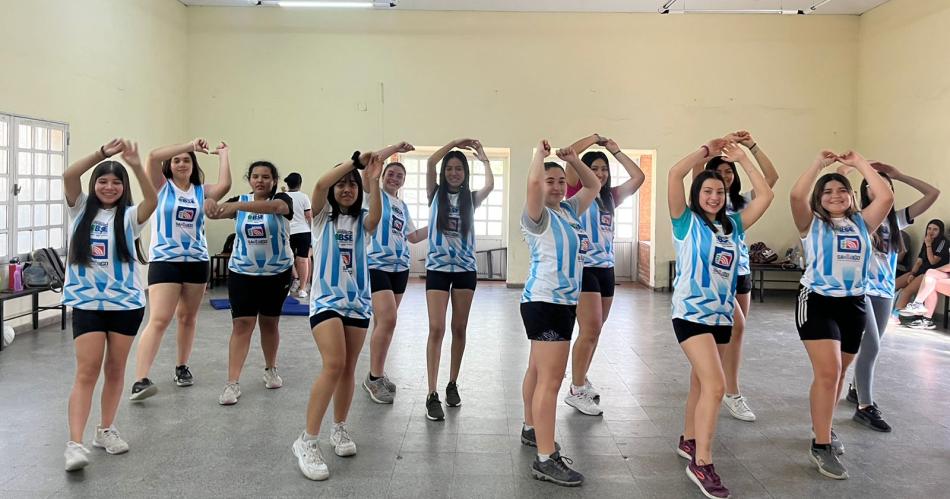 FOTOS  Alumnas del Colegio San Joseacute se preparan para el Maratoacuten de EL LIBERAL