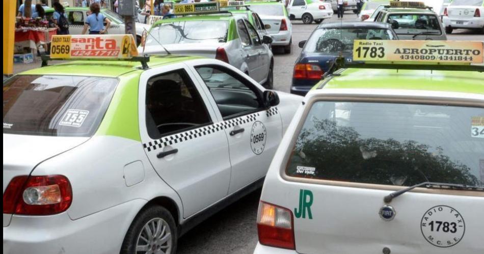 Interrumpen el servicio de taxis en Santiago- desde queacute hora