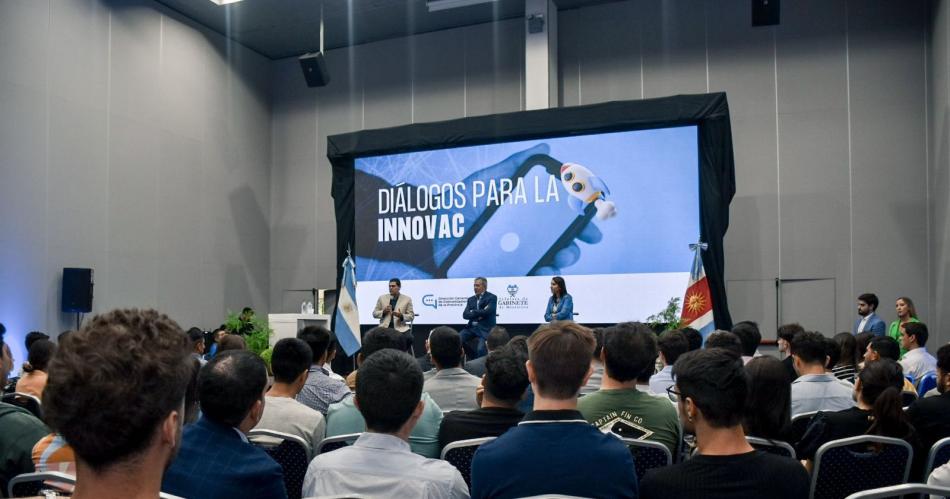 Realizaron el primer encuentro de diaacutelogos para la innovacioacuten social