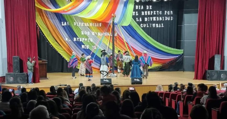 Friacuteas potencioacute el sentido de pertenencia en el Diacutea de la Diversidad Cultural