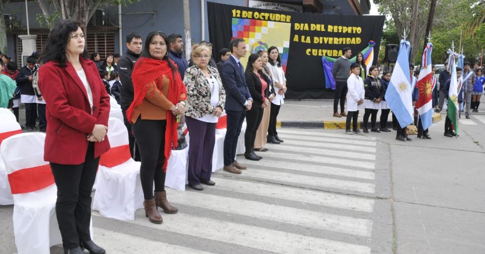 Sentido acto en Fernaacutendez por el Diacutea de la Diversidad Cultural