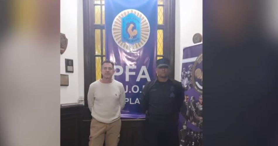 Cayoacute Aniacutebal Lotocki- asiacute es la foto de su detencioacuten en la Policiacutea Federal