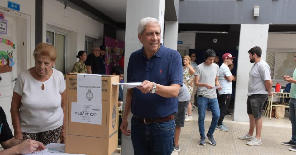 Neder votoacute y destacoacute la fortaleza de la democracia