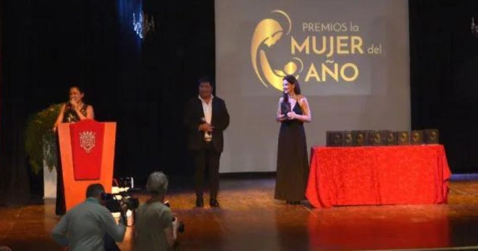 Entregaraacuten los premios Mujer del Antildeo 2023