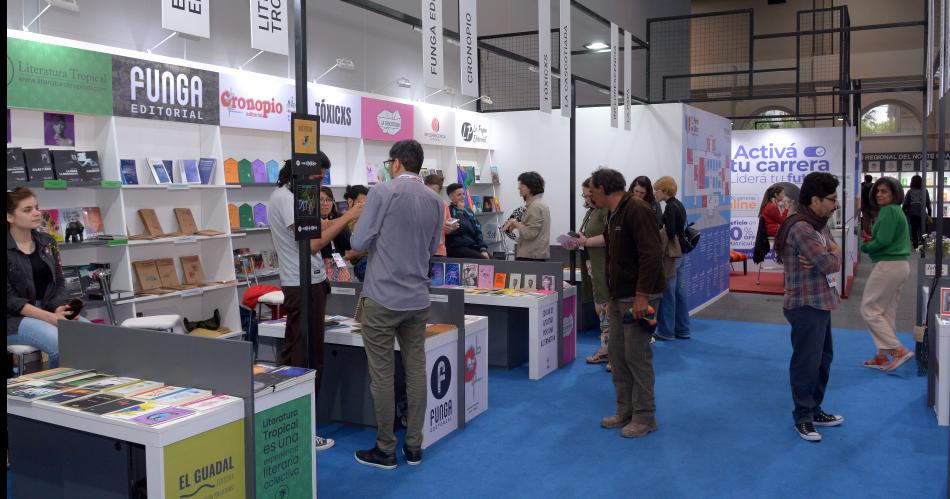 La Feria Provincial del Libro convoca a diario a miles de estudiantes