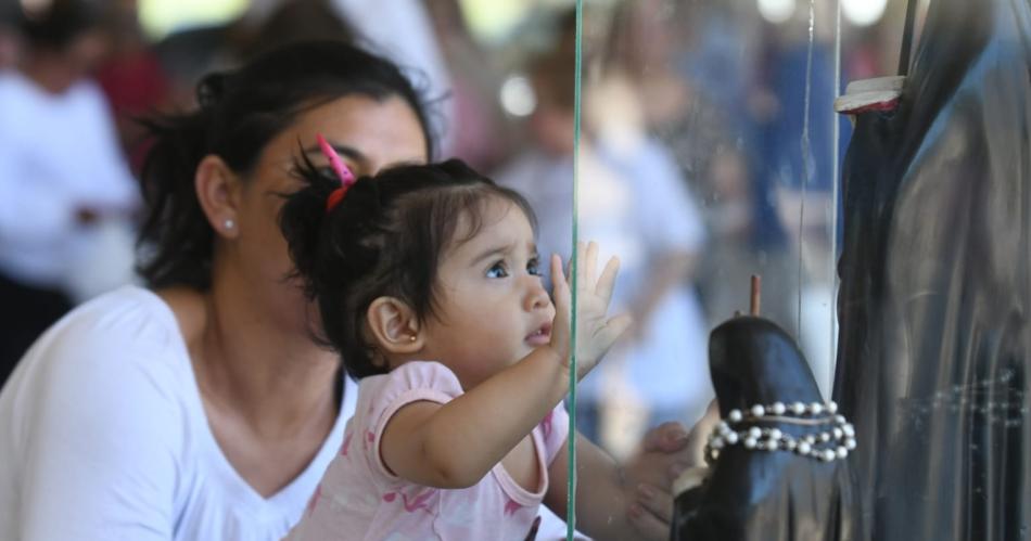 Gran cantidad de fieles participaron de la misa en honor a Mama Antula por su canonizacioacuten