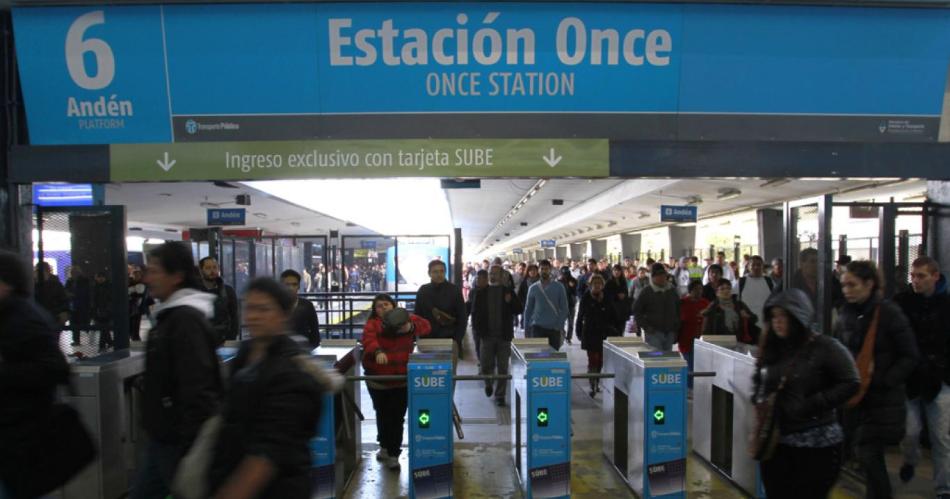 Temor por amenazas de bomba en la estacioacuten de trenes de Once y en Ezeiza