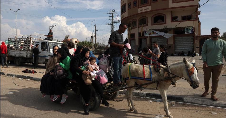 Crece el eacutexodo en Gaza y se agrava la situacioacuten en hospitales