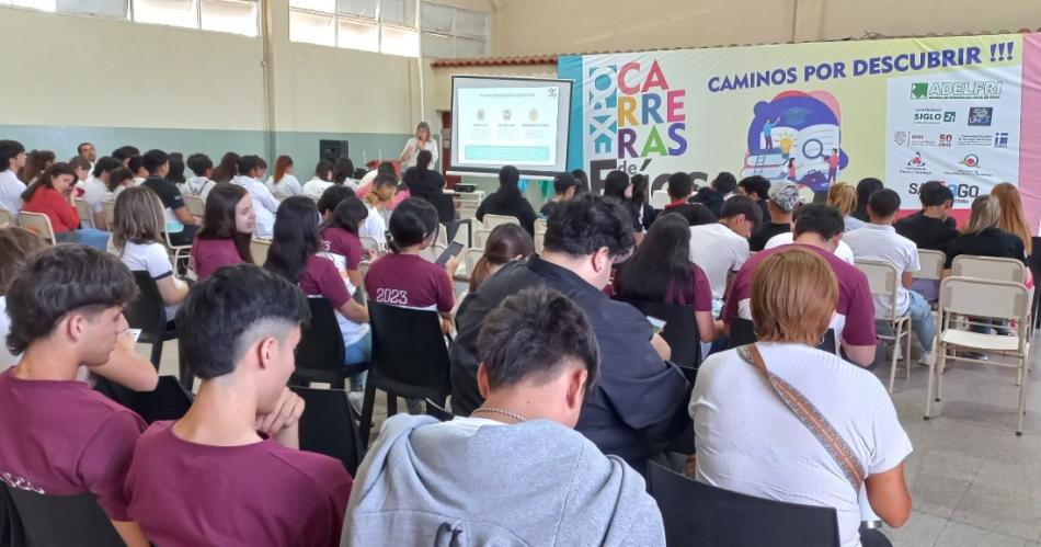 La ciudad de Friacuteas abrioacute una gran ventana educativa en la regioacuten