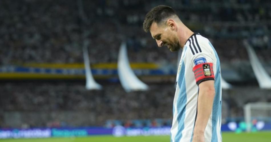 Messi autocriacutetico por la derrota y molesto con algunos jugadores de Uruguay