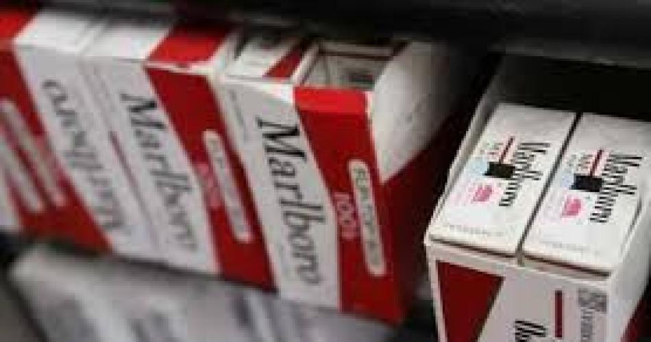 Suben cigarrillos y la mayoriacutea de 20 unidades supera los  1000