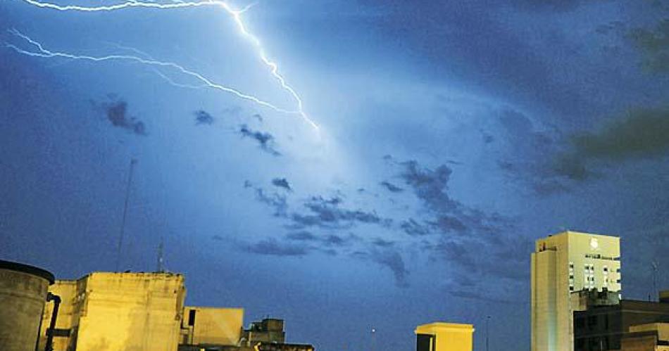 Alerta naranja para Santiago por tormentas