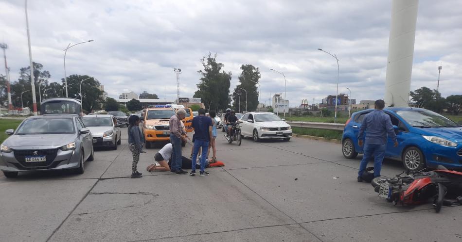 Una persona grave tras un aparente derrape sobre Autopista Santiago - La Banda