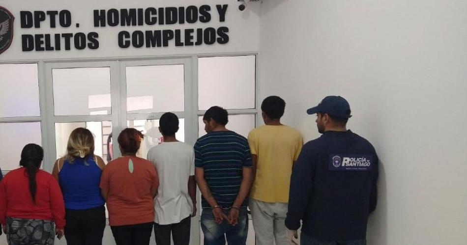 Cayoacute una banda de mujeres y hombres involucrados en el robo a un supermercado