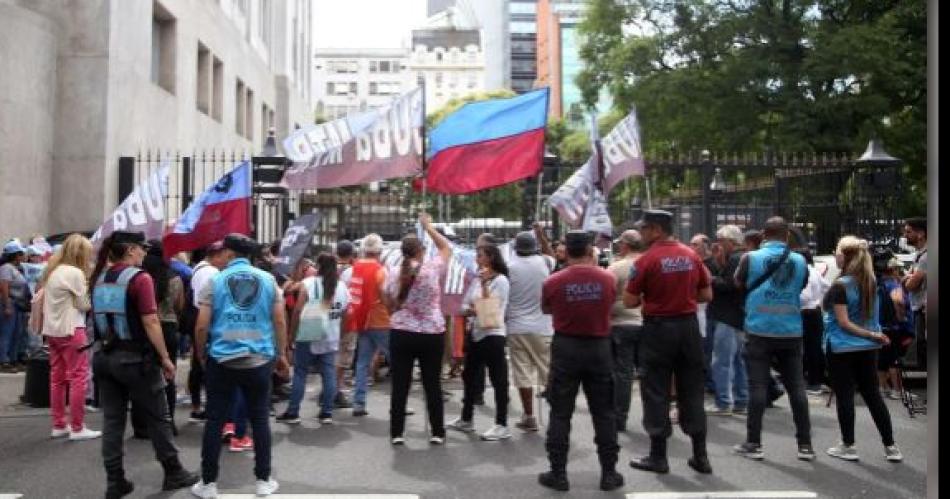 Militantes llevaron ollas vaciacuteas a Capital Humano y reclaman una audiencia