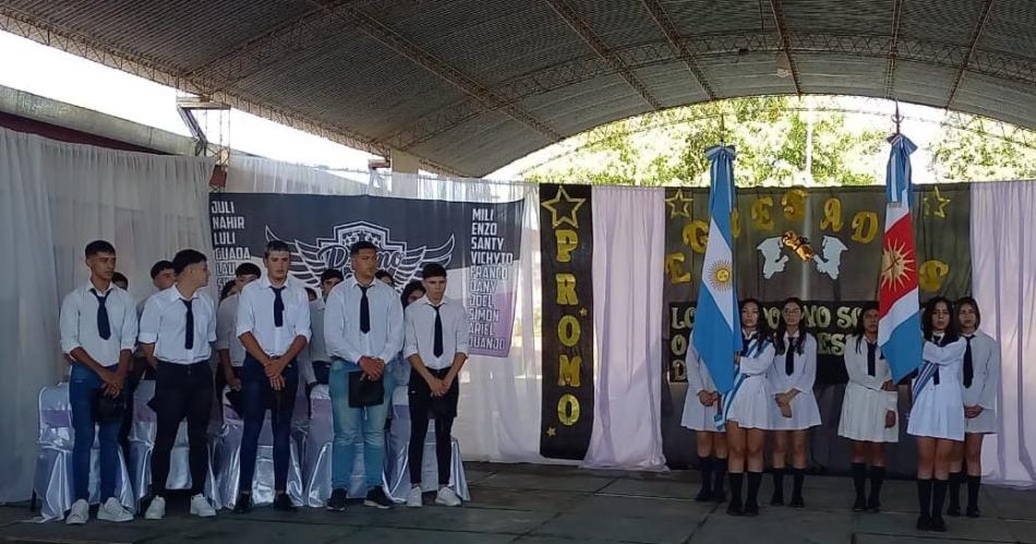 El colegio secundario San Antonio de Choya despidioacute a sus egresados