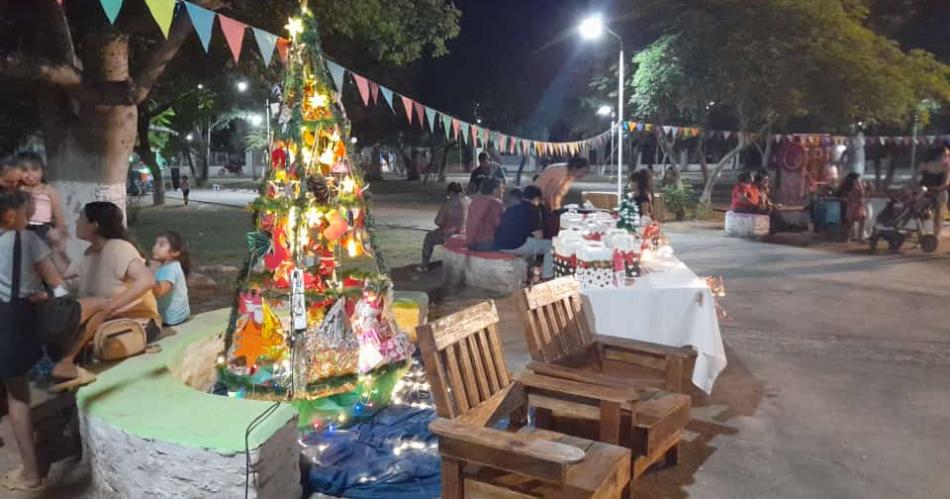 La Feria de Navidad tuvo regalos para todos en Los Quiroga