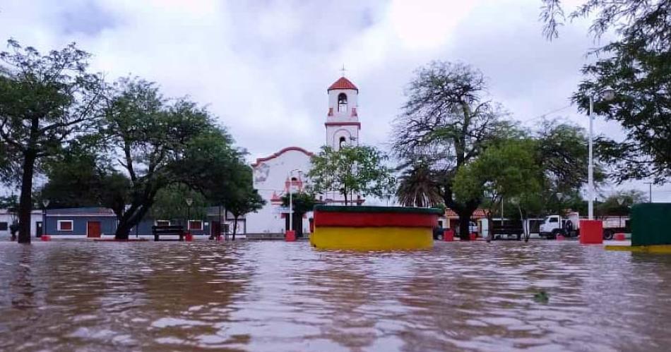 Villa Atamisqui  sufrioacute una gran lluvia y causoacute inconvenientes