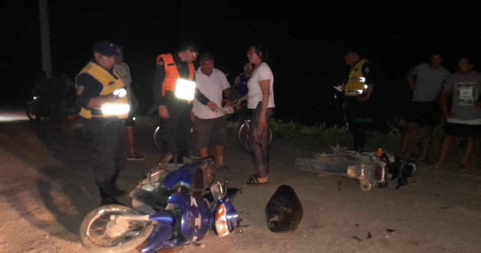 Choque frontal de dos motos dejoacute a tres heridos de consideracioacuten 