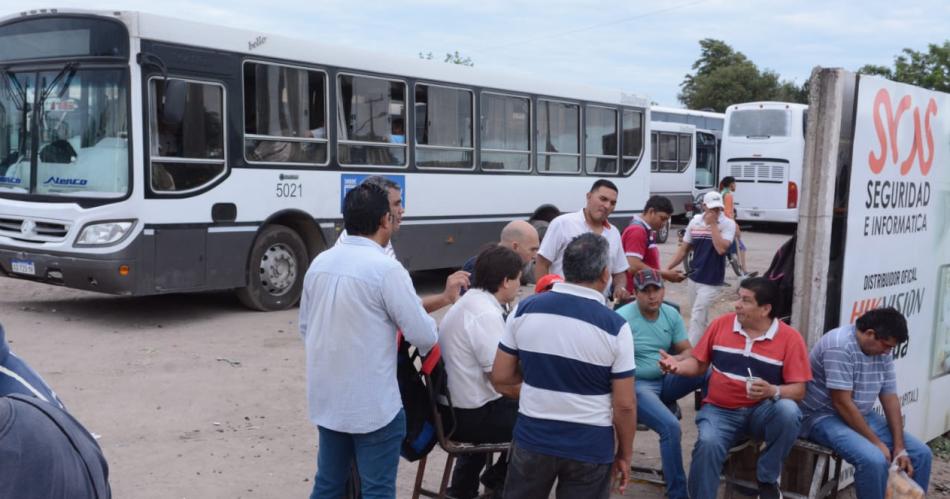 Diacutea 3 sin colectivos en Santiago- coacutemo es la retencioacuten de tareas que hacen los choferes