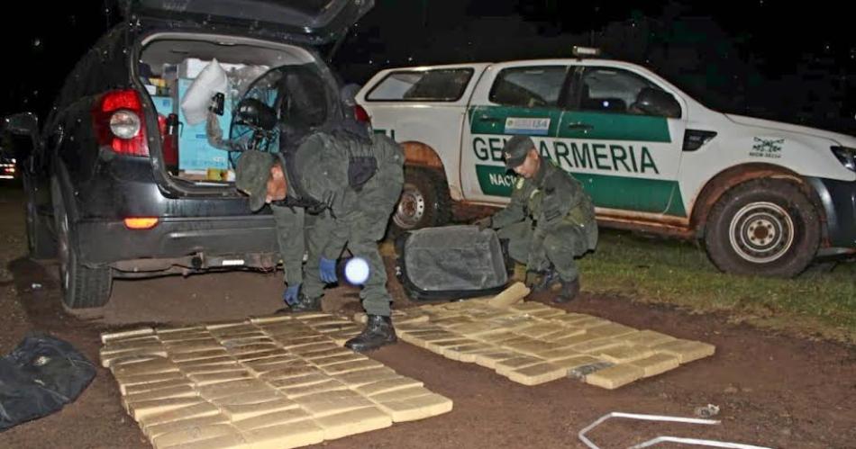 Operativo Tres son multitud- cae una pareja que transportaba casi 100 kilos de marihuana y mercaderiacutea