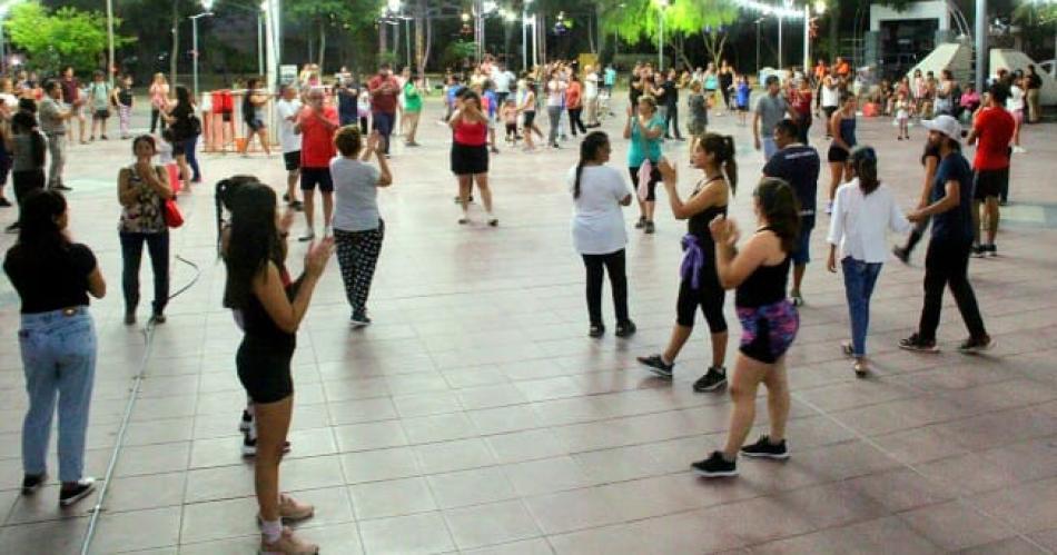 Explota la plaza Belgrano a pura zambas chacareras y gatos