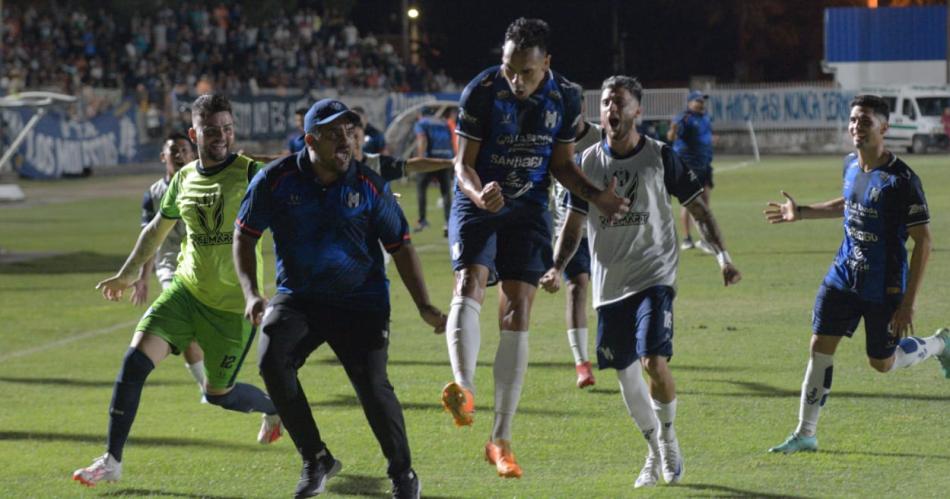 Sarmiento goleoacute a Villa Cubas y es finalista del Torneo Regional