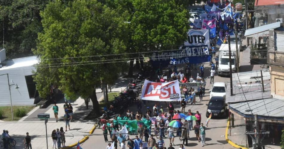 En Friacuteas tambieacuten se realizoacute una marcha contra el DNU y la ley oacutemnibus de Milei