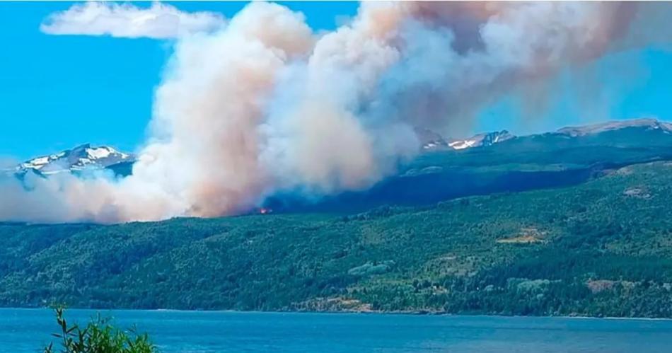 El humo no deja combatir el incendio del Parque Nacional Los Alerces