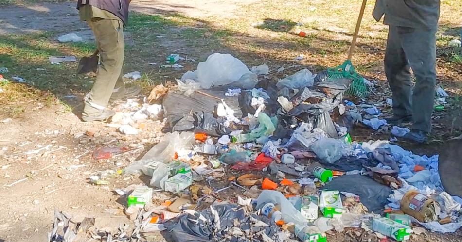 La Municipalidad erradicoacute un minibasural en el Parque Aguirre