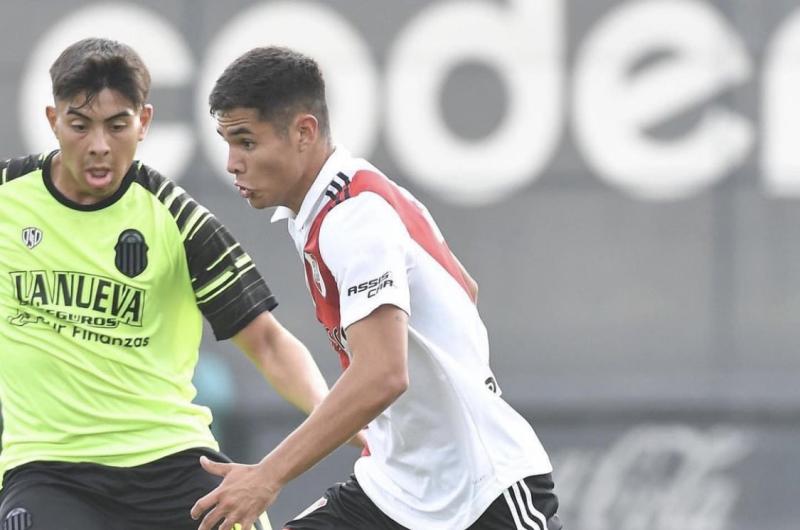 iquestQuieacuten es Jonaacutes Luna el joven santiaguentildeo que podriacutea debutar este domingo con River