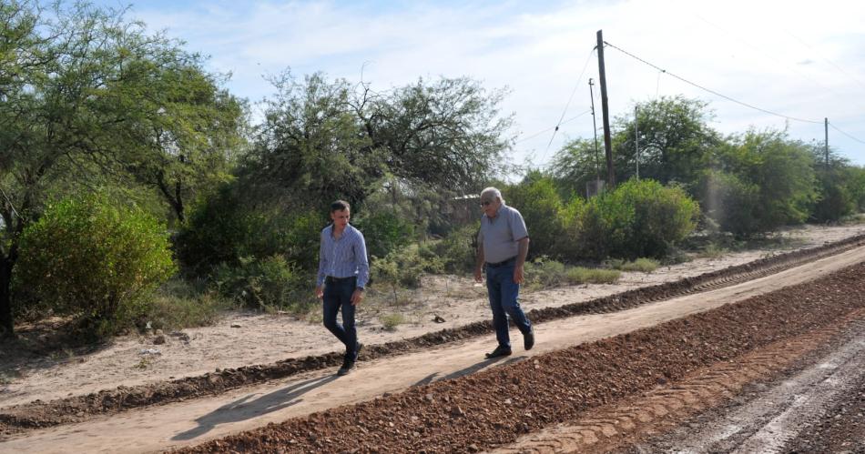 El intendente Araujo visitoacute obras de mejora de caminos en el paraje Pozo Suni