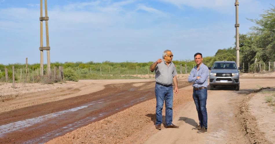 El intendente Araujo visitoacute obras de mejora de caminos en el paraje Pozo Suni