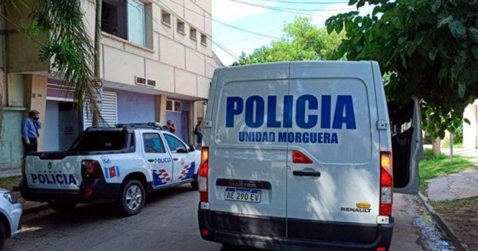 Conmocioacuten- un hombre murioacute recostado en el banco de una plazoleta