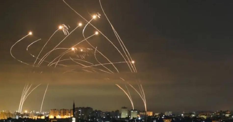 Una treintena de cohetes fueron lanzados hacia Israel desde Liacutebano
