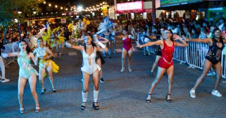 Brillo color y alegriacutea en el comienzo de Viviacute Las Termas en Carnaval